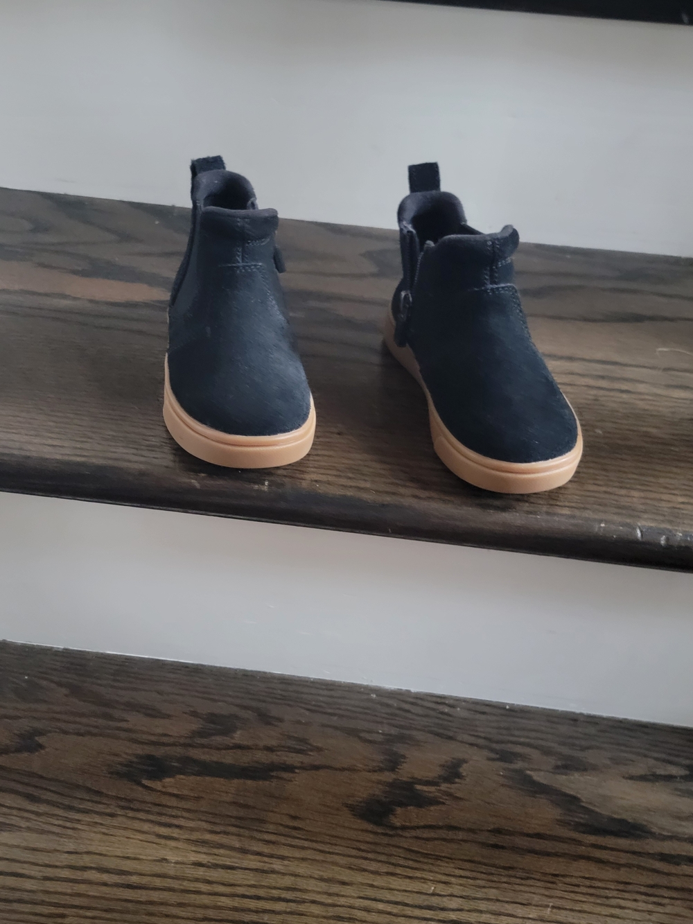 UGG Kids HAMDEN II -Black Suede Chelsea Boots with Tan Rubber Sole - Worn Once